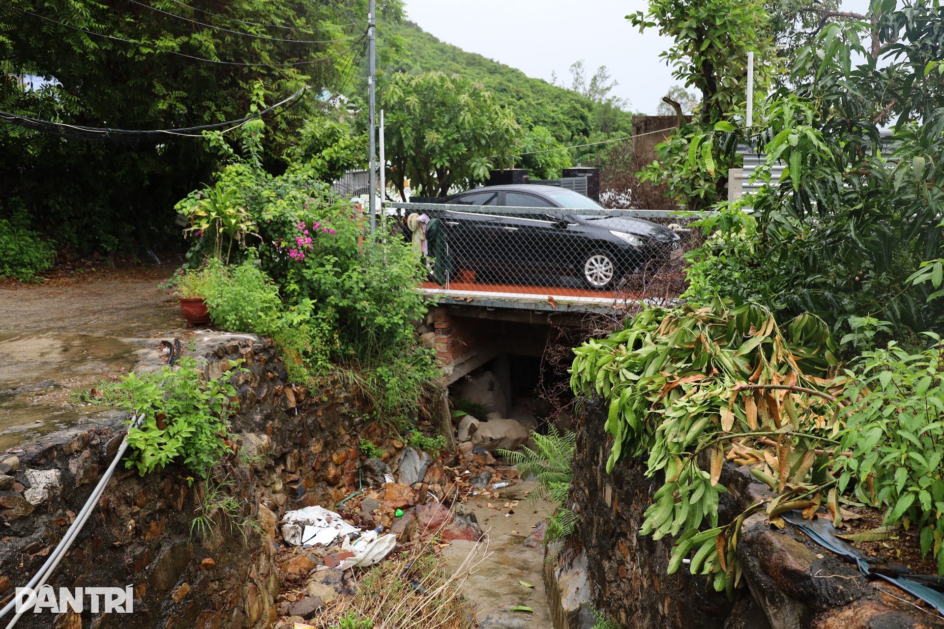 Sơ tán khẩn cấp hàng trăm hộ dân xóm Núi, nơi từng sạt lở làm 11 người chết - 3