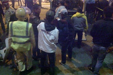 Tụt quần trêu ngươi cảnh sát đặc nhiệm 141