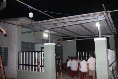 Nghi án chồng dùng búa giết vợ rồi treo cổ tự tử