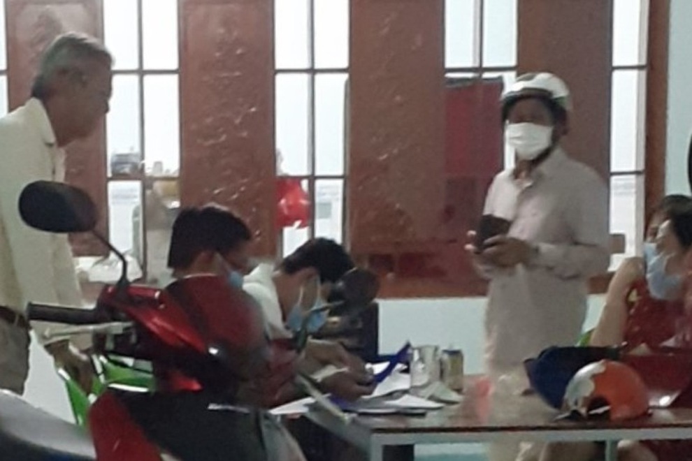 Bất chấp lệnh cấm, vẫn tụ tập ăn nhậu giữa mùa dịch Covid-19 - 1 Bất chấp lệnh cấm, vẫn tụ tập ăn nhậu giữa mùa dịch Covid-19 - 1