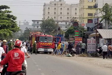 Công an xịt nước, nổ súng trấn áp đối tượng đánh vợ, đâm 3 cảnh sát đặc nhiệm