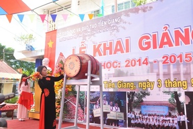 Phó Chủ tịch Quốc hội dự khai giảng năm học mới tại Tiền Giang