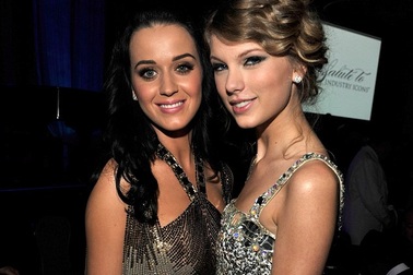 Katy Perry chủ động làm hòa với Taylor Swift