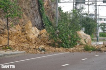 Đá rơi từ trên núi xuống đường, một người bị thương nặng