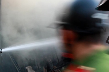 Bà hỏa thiêu rụi ki ốt gần chợ Quán Lau, TP Vinh, Nghệ An.