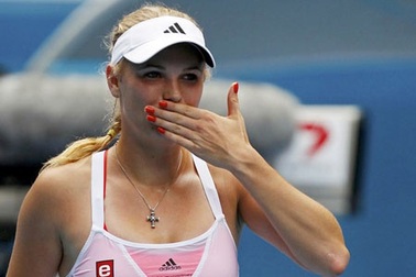 Wozniacki ngược dòng vào bán kết, tái ngộ Li Na