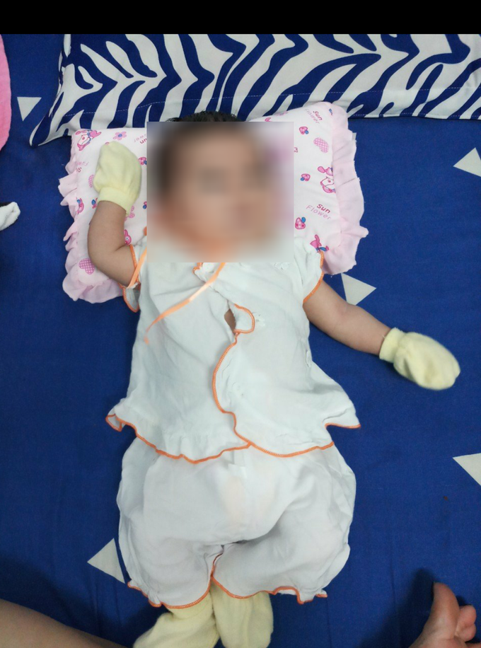 Bé gái sơ sinh bị mẹ bỏ rơi được nữ chủ tịch phường nuôi dưỡng, sau 2 tháng thì có người tự nhận là bố xin đón về - Ảnh 2. Bé gái sơ sinh bị mẹ bỏ rơi được nữ chủ tịch phường nuôi dưỡng, sau 2 tháng thì có người tự nhận là bố xin đón về - Ảnh 2.