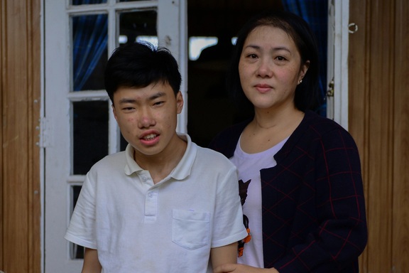 Mẹ ung thư khẩn cầu cứu con trai trọng bệnh