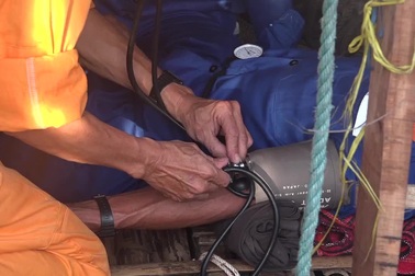 Cứu hộ tàu câu mực có 49 ngư dân Quảng Nam