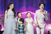 Tuấn Hưng hát cùng vợ và 3 con, Tự Long tấu hài "lấn át" đàn em