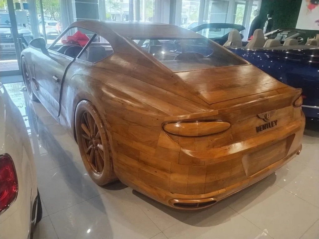 Chiếc Bentley tự chế bằng gỗ có giá đắt ngang xe thật - 2 Chiếc Bentley tự chế bằng gỗ có giá đắt ngang xe thật - 2