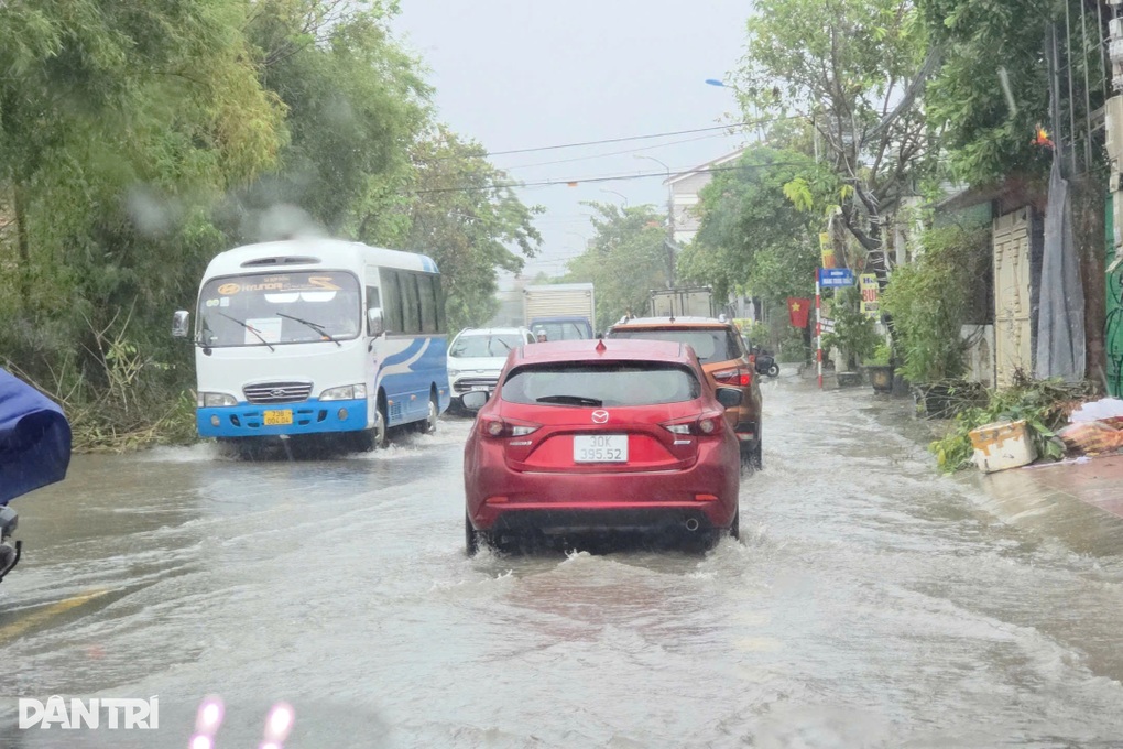 Diễn biến cơn bão Nongfa ở miền Trung chiều 30/8 - 3 Diễn biến cơn bão Nongfa ở miền Trung chiều 30/8 - 3