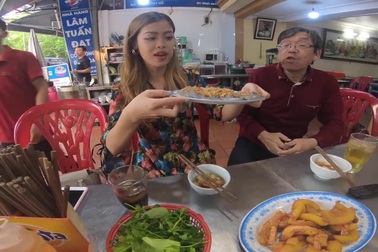 Bánh Tôm Hồ Tây món ăn đặc trưng của Hà Nội