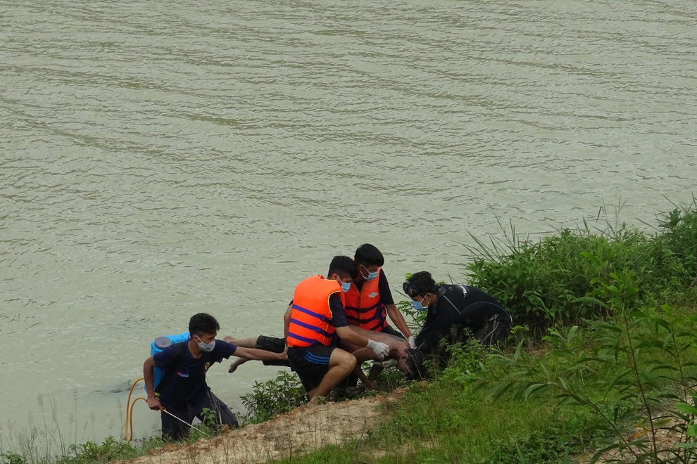 Bơi qua sông khi đang giãn cách xã hội, một thanh niên tử vong - 1 Bơi qua sông khi đang giãn cách xã hội, một thanh niên tử vong - 1