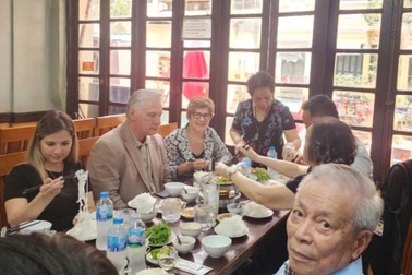 Chuyện bữa trưa với nem rán, chả cá của Chủ tịch Cuba và Phu nhân ở Hà Nội