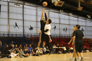 8 đội bóng rổ nghiệp dư Việt Nam và Pháp tranh giải tại Paris