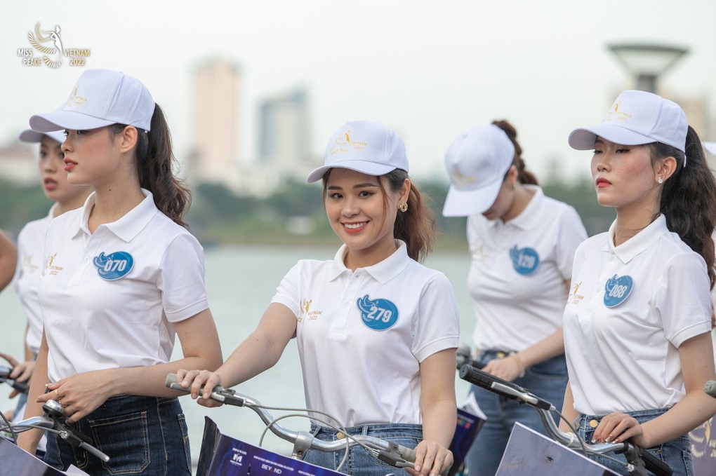 Loạn tên gọi cuộc thi hoa hậu ở Việt Nam: Ma trận đánh đố khán giả? - 2 Loạn tên gọi cuộc thi hoa hậu ở Việt Nam: Ma trận đánh đố khán giả? - 2