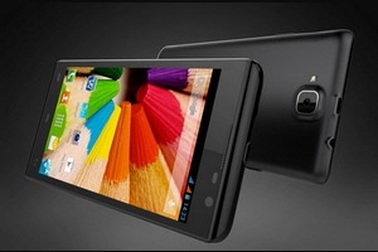 Smartphone lõi tứ màn hình lớn FPT F81 hút khách