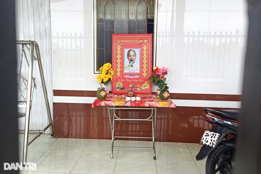 Người dân quê lập bàn thờ áo ấm cơm no nhớ Bác Hồ dịp Tết - 3 Người dân quê lập bàn thờ áo ấm cơm no nhớ Bác Hồ dịp Tết - 3