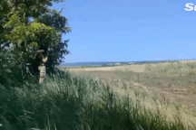 Khoảnh khắc lính dù Ukraine bắn rơi trực thăng "cá sấu sát thủ" của Nga