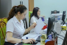 Xem xét bố trí cán bộ không chuyên trách cấp xã về thôn, tổ dân phố