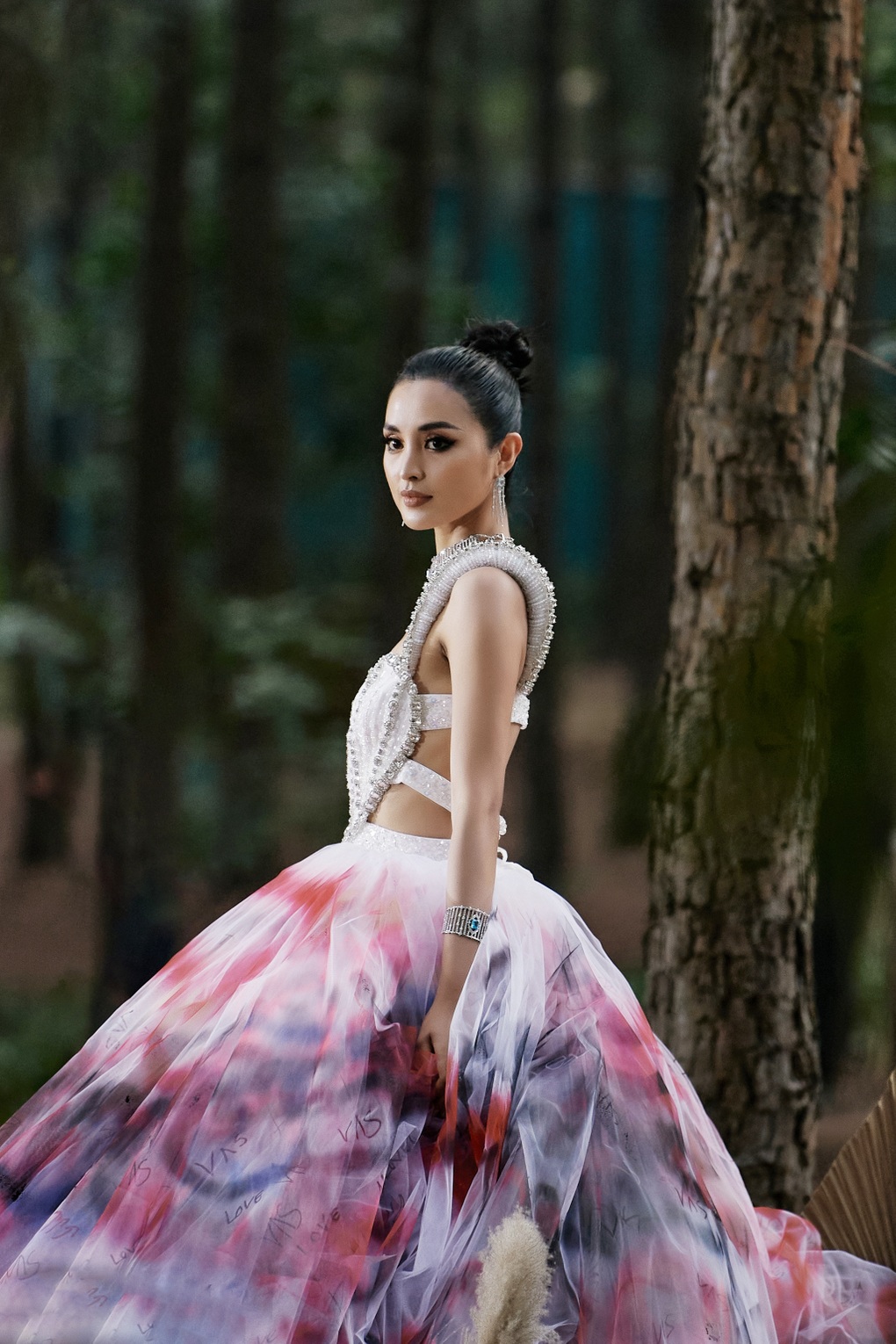 Denis Đặng catwalk chuyên nghiệp, biến hóa ấn tượng - 10 Denis Đặng catwalk chuyên nghiệp, biến hóa ấn tượng - 10
