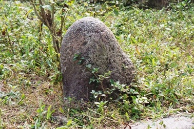 Kỳ bí câu chuyện “hòn đá vía”