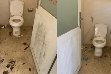Người dân bức xúc vì nhà vệ sinh công cộng mới xây nhưng không thể sử dụng