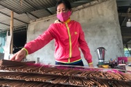 Làng hương thuê thêm người, trả lương theo sản phẩm để kịp phục vụ Tết
