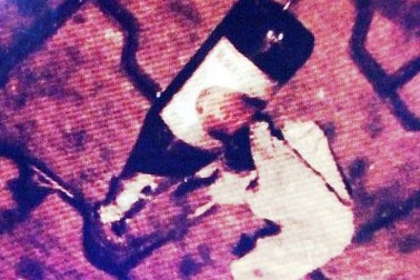 Học sinh lớp 9 dùng “bom xăng” ném bạn: Mâu thuẫn từ tin nhắn điện thoại