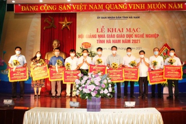 Giáo viên tham gia Hội giảng nhà giáo giáo dục nghề nghiệp