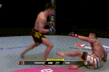 "Chiến binh Rồng" knock-out võ sĩ Nhật Bản, chờ Thành Lê