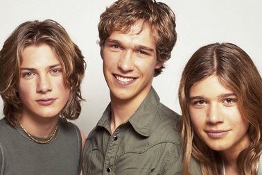 Nhóm nhạc nổi tiếng ba anh em nhà Hanson có tới 15 đứa con