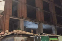 Ông nội phát hiện cháu trai 13 tuổi tử vong bất thường trong nhà hoang