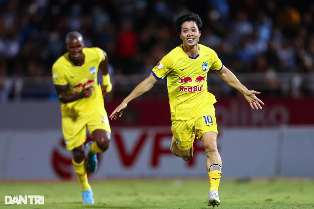 Công Phượng ghi bàn giúp HA Gia Lai đánh bại Sài Gòn FC - 10 Công Phượng ghi bàn giúp HA Gia Lai đánh bại Sài Gòn FC - 10