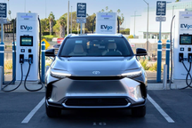 Toyota chuẩn bị "vũ khí" cho cuộc soán ngôi Tesla trên thị trường xe điện