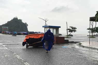 "Chạy đua" với Sơn Tinh: Kéo thuyền lên đường, hạ mái xuống đất