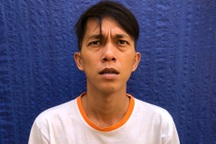 Cô gái bị giật dây chuyền, bạn đi cùng "tóm gọn" tên cướp giao nộp công an