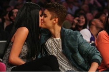 Giải mã những trào lưu gây sốt trong giới trẻ