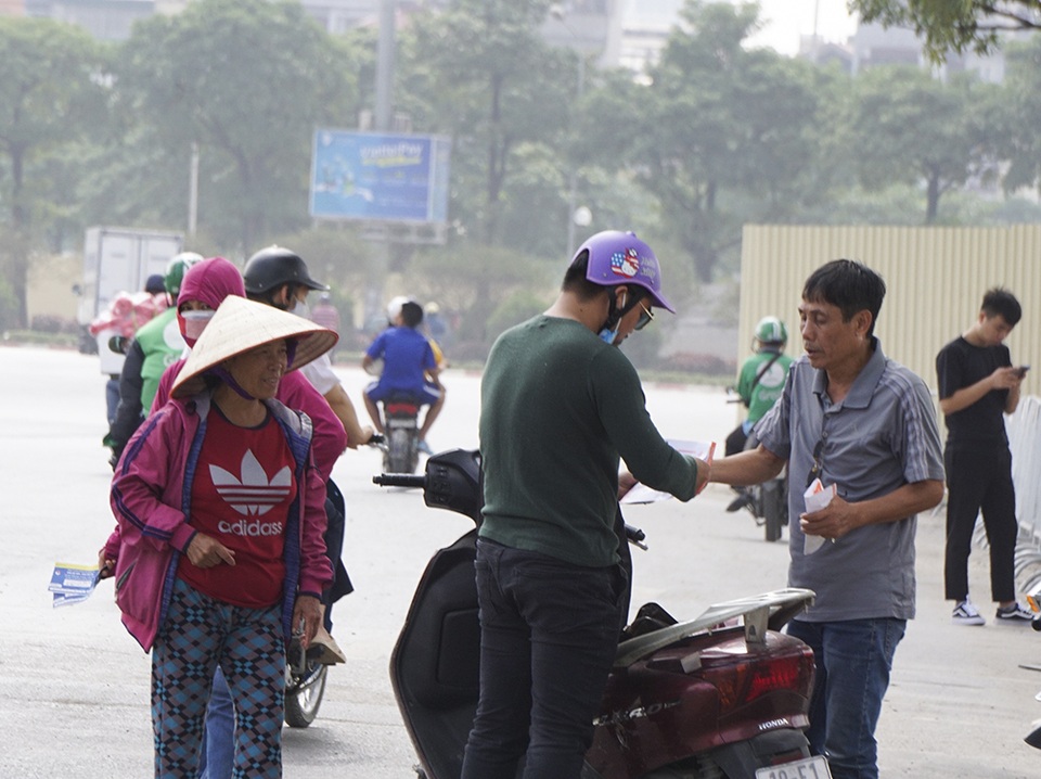 Vé chợ đen trận Việt Nam – Thái Lan: Dân phe “thổi giá” 7 triệu đồng/cặp - 3 Vé chợ đen trận Việt Nam – Thái Lan: Dân phe “thổi giá” 7 triệu đồng/cặp - 3