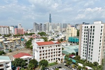 Dịch bệnh kéo dài, giá nhà tại TPHCM vẫn ở "trên trời"