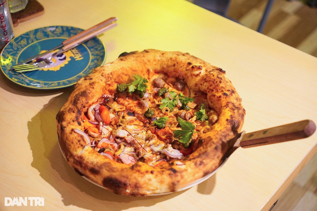 Tiệm pizza chỉ bán 2 tiếng mỗi ngày ở TPHCM: Chủ quán sợ... đông khách - 3 Tiệm pizza chỉ bán 2 tiếng mỗi ngày ở TPHCM: Chủ quán sợ... đông khách - 3