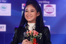 Nữ sinh lớp 6 hát "Đám cưới chuột" như rocker thứ thiệt