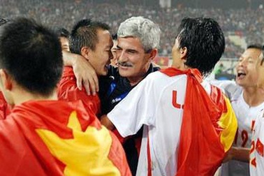 HLV Calisto: Thành công ở Việt Nam và bản hợp đồng kỷ lục tại… Thái Lan