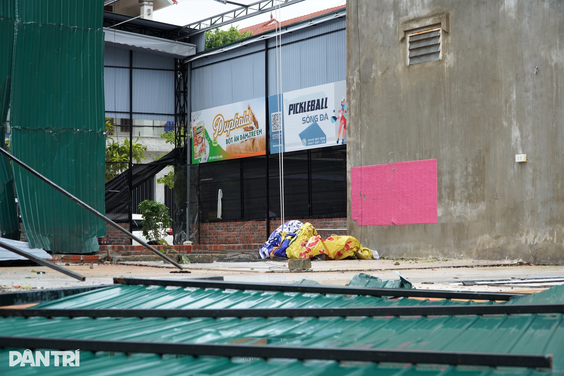 Nhiều sân Pickleball hư hỏng, đổ sập do bão Kajiki - 7 Nhiều sân Pickleball hư hỏng, đổ sập do bão Kajiki - 7