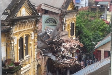 Dừng sử dụng các tòa nhà lân cận biệt thự vừa sập