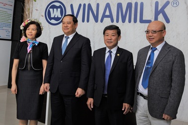 Phó thủ tướng Lào thăm và làm việc với Vinamilk