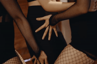 Diện trang phục lố lăng, phản cảm trong MV, ca sĩ trẻ cố tình tạo scandal?