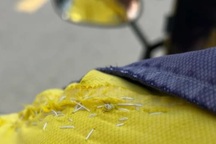 Chiếc áo chắp vá của nam tài xế công nghệ và hoàn cảnh đẫm nước mắt