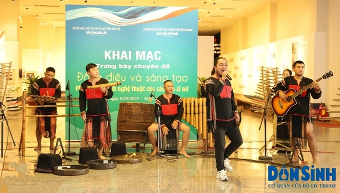 Văn nghệ chào mừng khai mạc